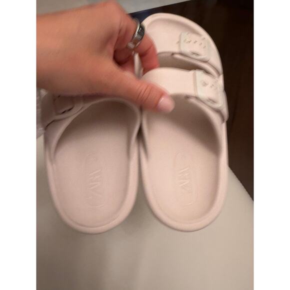 Zara girls Pool slides - Picture 3 of 5